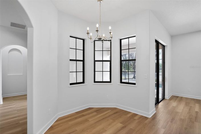 Image No.28-4 Bed Property for sale