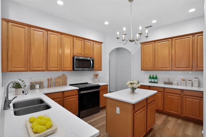 Image No.6-4 Bed Property for sale