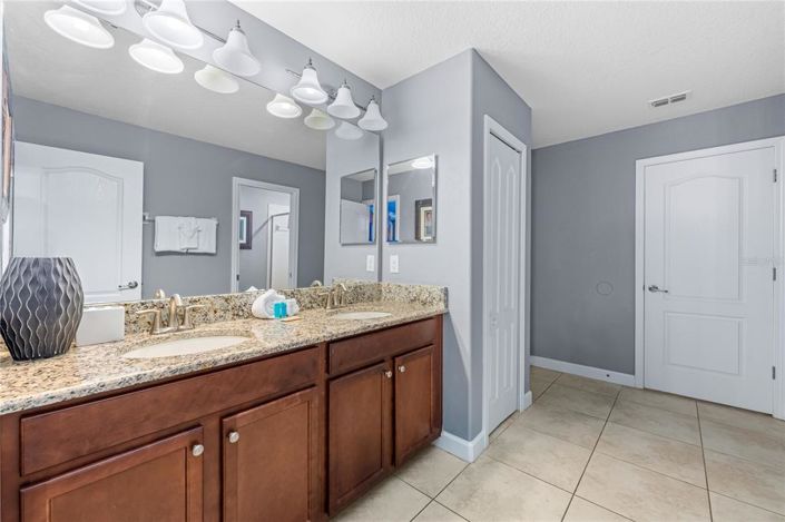 Image No.13-9 Bed Property for sale