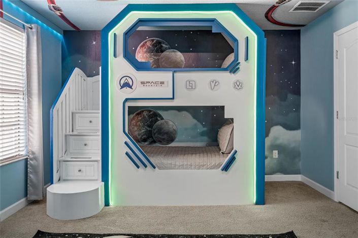 Image No.20-9 Bed Property for sale