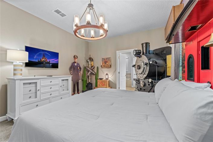 Image No.28-9 Bed Property for sale