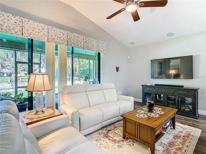 Image No.36-3 Bed Property for sale