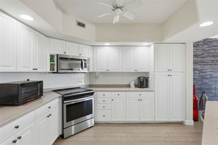 Image No.11-3 Bed Property for sale