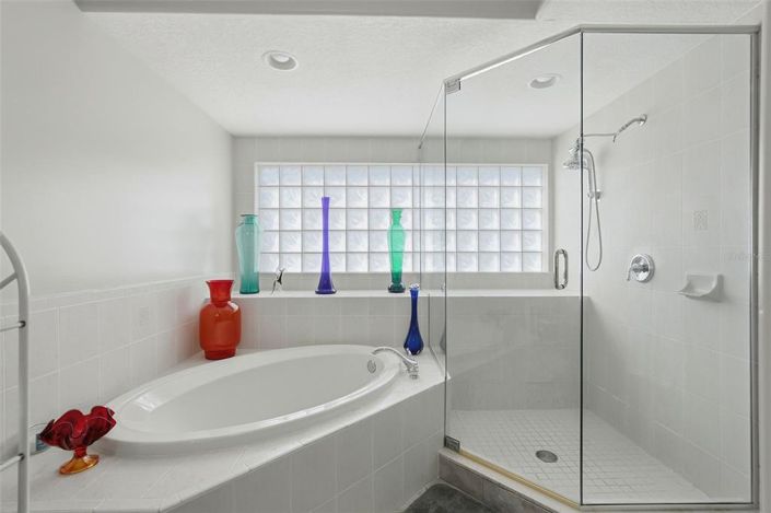 Image No.17-3 Bed Property for sale