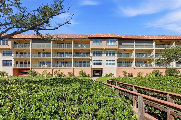 Image No.38-3 Bed Property for sale