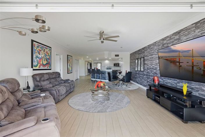 Image No.8-3 Bed Property for sale