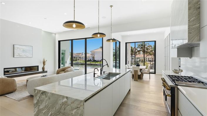 Image No.11-5 Bed Property for sale