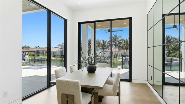 Image No.12-5 Bed Property for sale