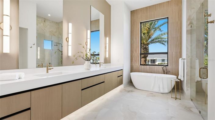 Image No.16-5 Bed Property for sale