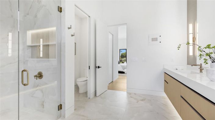 Image No.17-5 Bed Property for sale