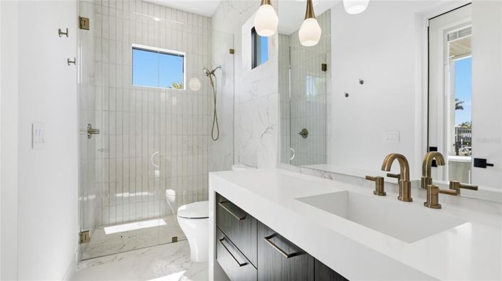 Image No.20-5 Bed Property for sale