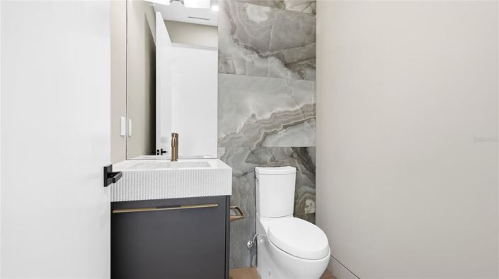 Image No.21-5 Bed Property for sale