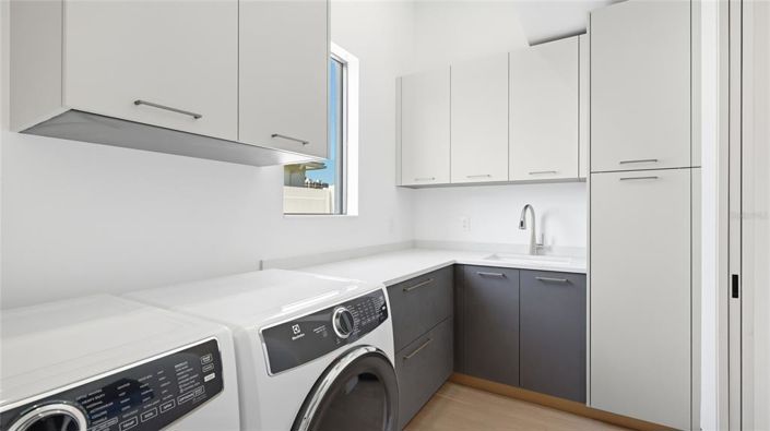 Image No.22-5 Bed Property for sale