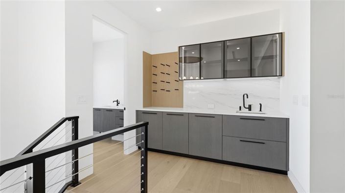 Image No.24-5 Bed Property for sale