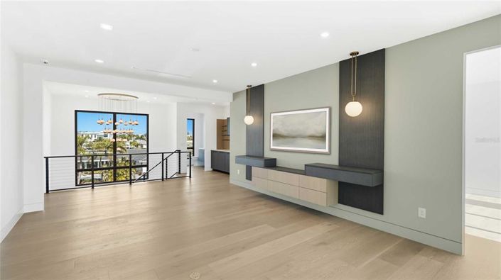 Image No.26-5 Bed Property for sale