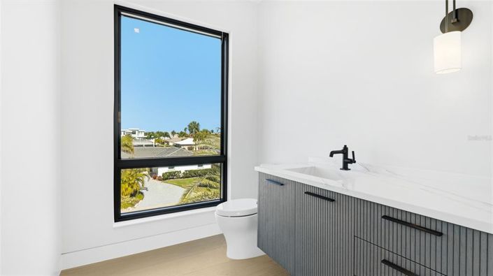 Image No.27-5 Bed Property for sale