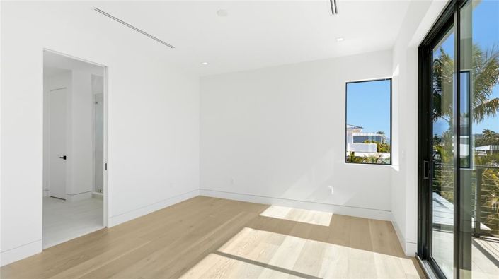 Image No.28-5 Bed Property for sale