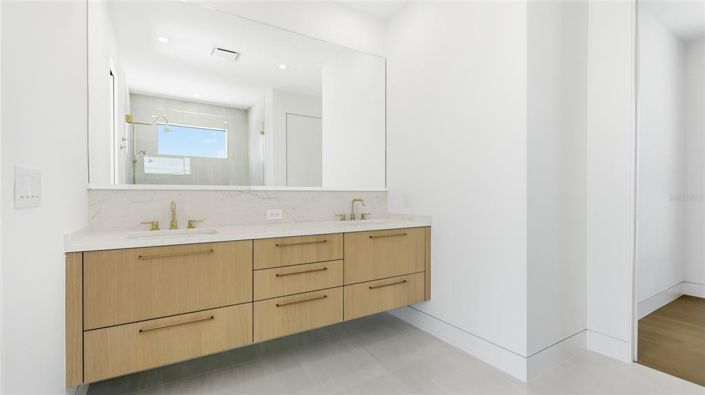 Image No.29-5 Bed Property for sale