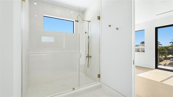 Image No.30-5 Bed Property for sale