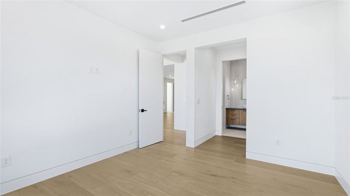 Image No.33-5 Bed Property for sale