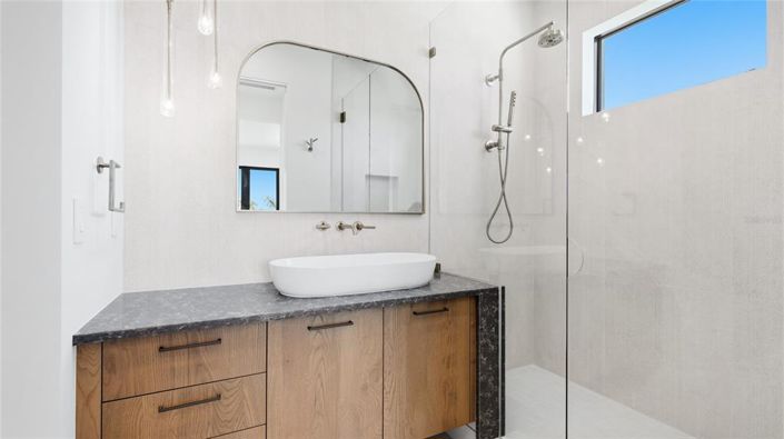 Image No.34-5 Bed Property for sale