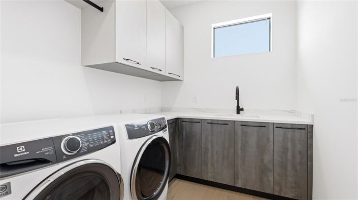 Image No.35-5 Bed Property for sale