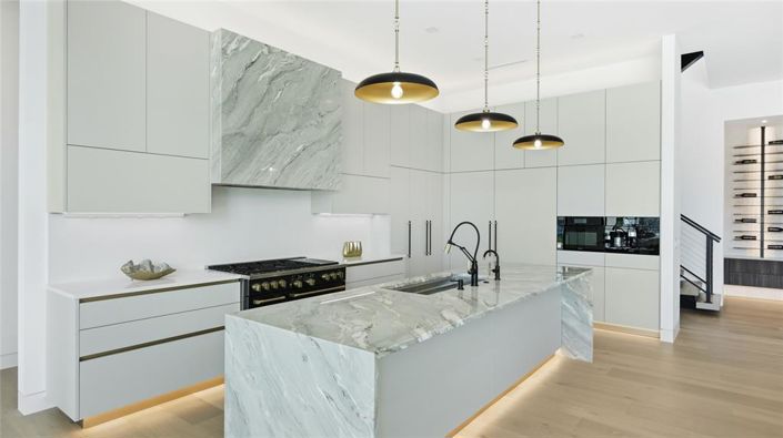 Image No.9-5 Bed Property for sale