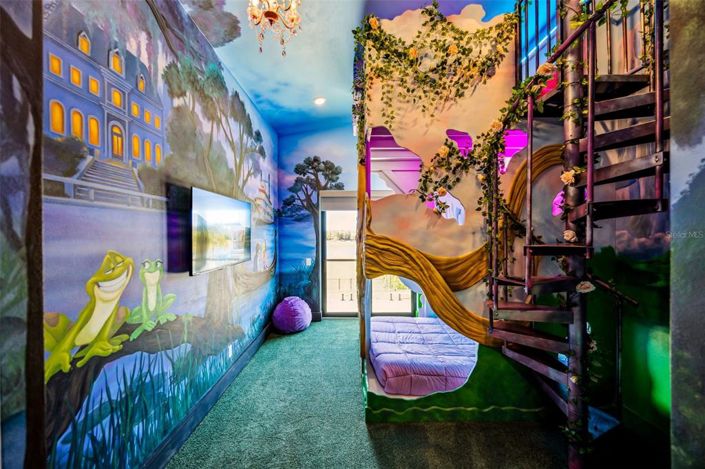 Image No.12-10 Bed Property for sale