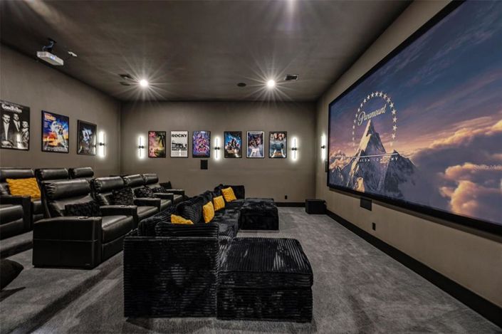 Image No.16-10 Bed Property for sale