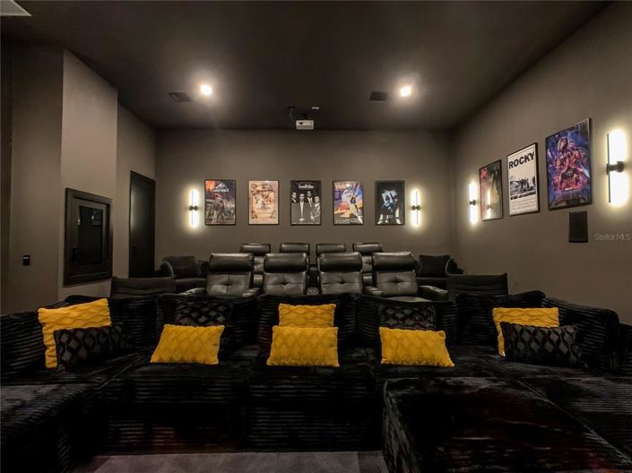 Image No.17-10 Bed Property for sale