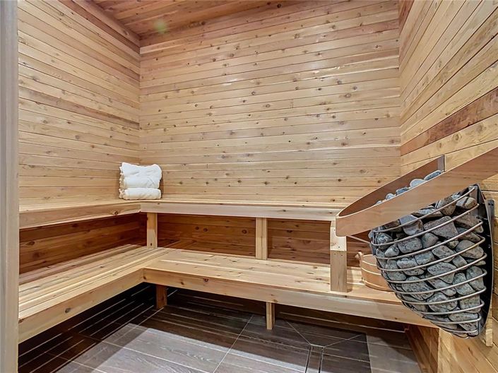 Image No.18-10 Bed Property for sale