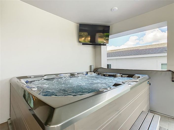 Image No.21-10 Bed Property for sale