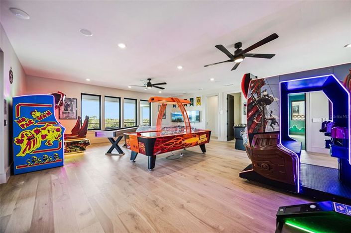 Image No.22-10 Bed Property for sale