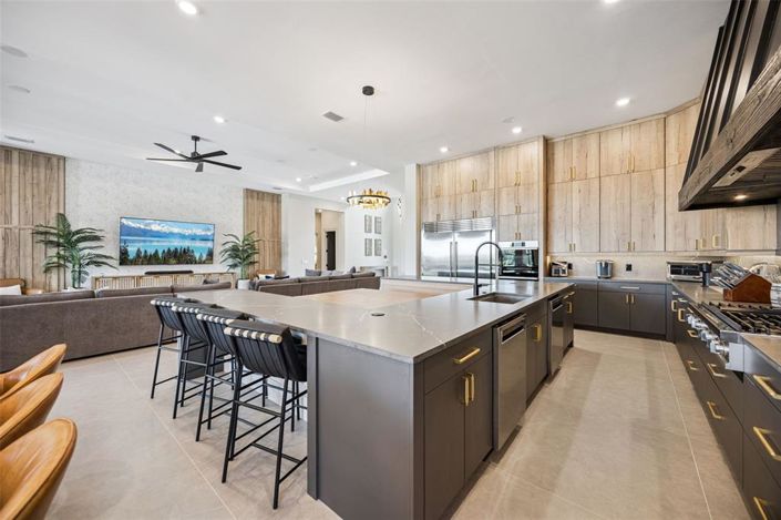 Image No.34-10 Bed Property for sale