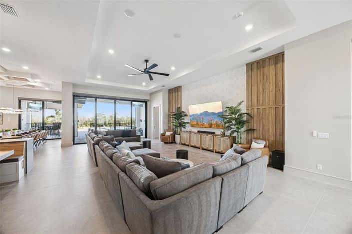 Image No.37-10 Bed Property for sale