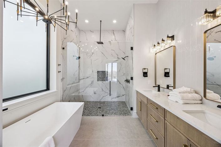 Image No.42-10 Bed Property for sale