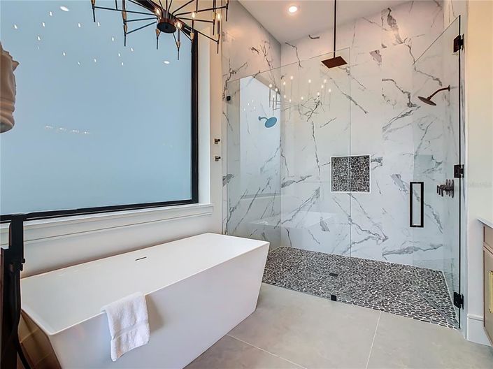 Image No.43-10 Bed Property for sale