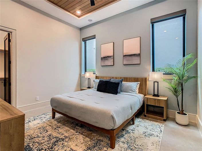 Image No.45-10 Bed Property for sale