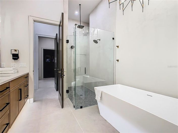 Image No.47-10 Bed Property for sale