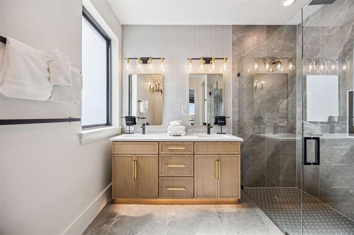 Image No.48-10 Bed Property for sale