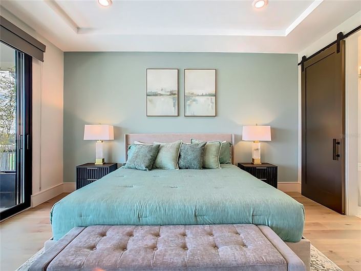 Image No.50-10 Bed Property for sale