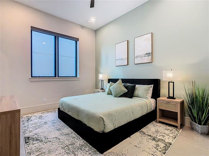 Image No.53-10 Bed Property for sale