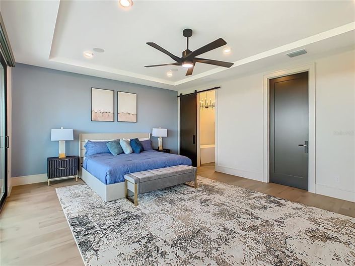 Image No.55-10 Bed Property for sale