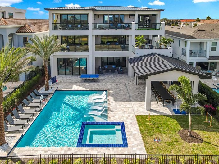 Image No.60-10 Bed Property for sale