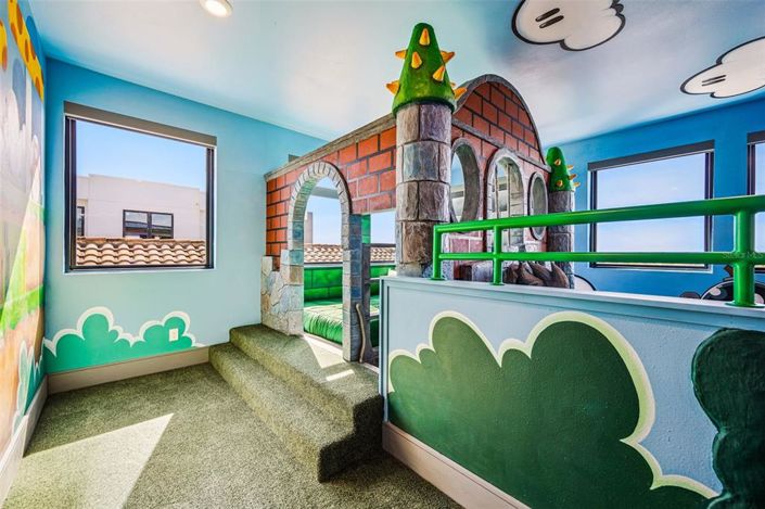 Image No.8-10 Bed Property for sale