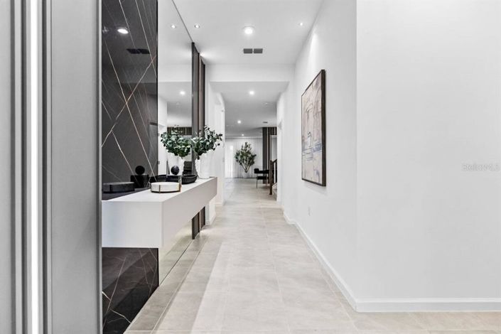 Image No.2-9 Bed Property for sale