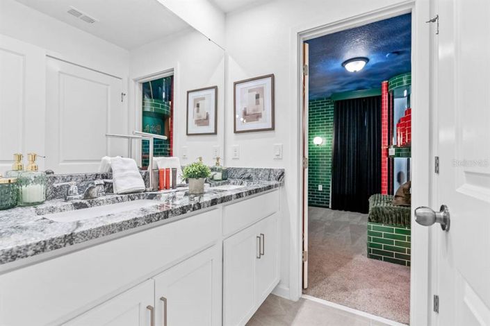 Image No.30-9 Bed Property for sale