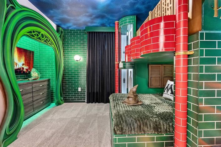 Image No.31-9 Bed Property for sale