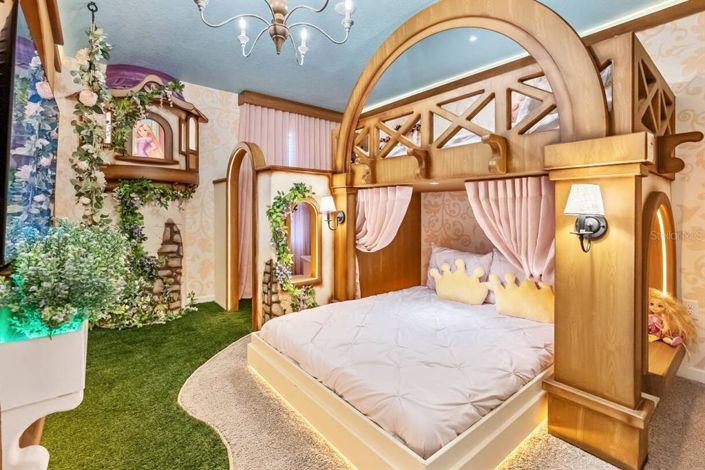 Image No.36-9 Bed Property for sale