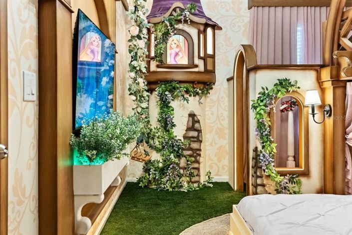 Image No.37-9 Bed Property for sale